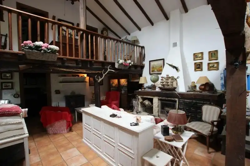 Sala de estar de Casa o chalet en venta en Los Tojos  con Calefacción y Jardín privado