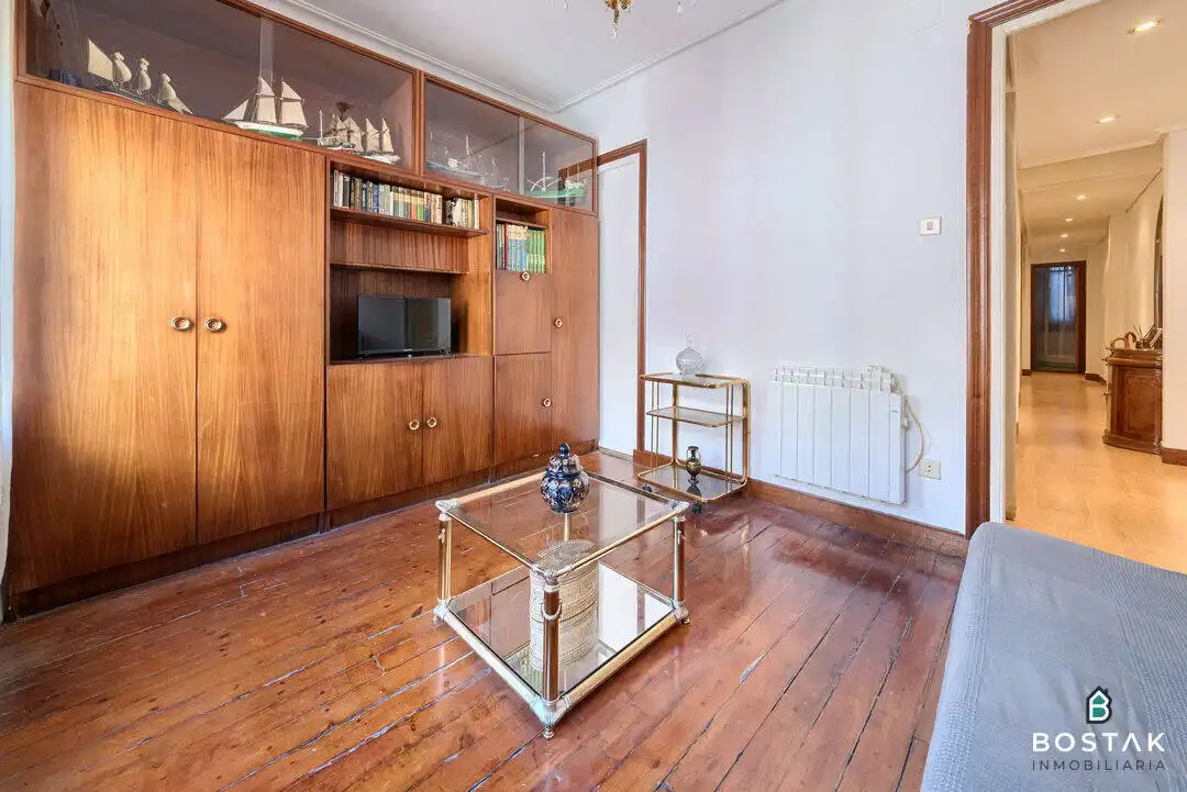 Sala de estar de Piso en venta en Bilbao  con Calefacción y Balcón