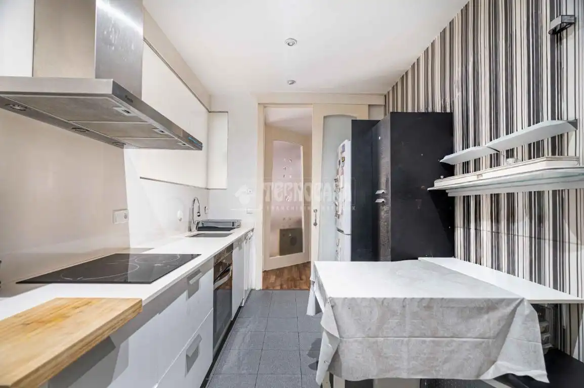 Cocina de Piso en venta en Sant Vicenç Dels Horts con Aire acondicionado, Calefacción y Terraza