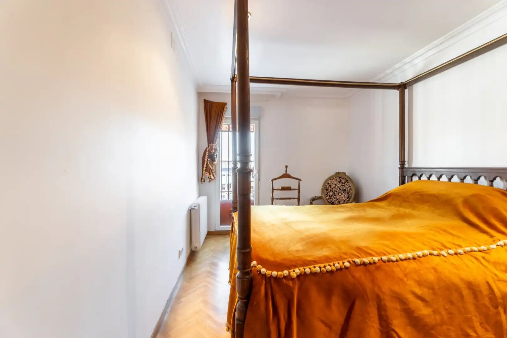 Habitación de Casa adosada en venta en Madrid con Aire acondicionado, Calefacción y Jardín privado