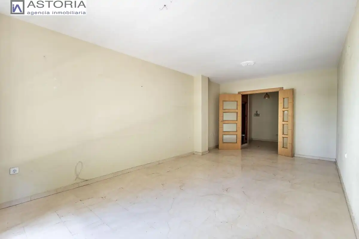 Flat for sale in Granada  with Heating