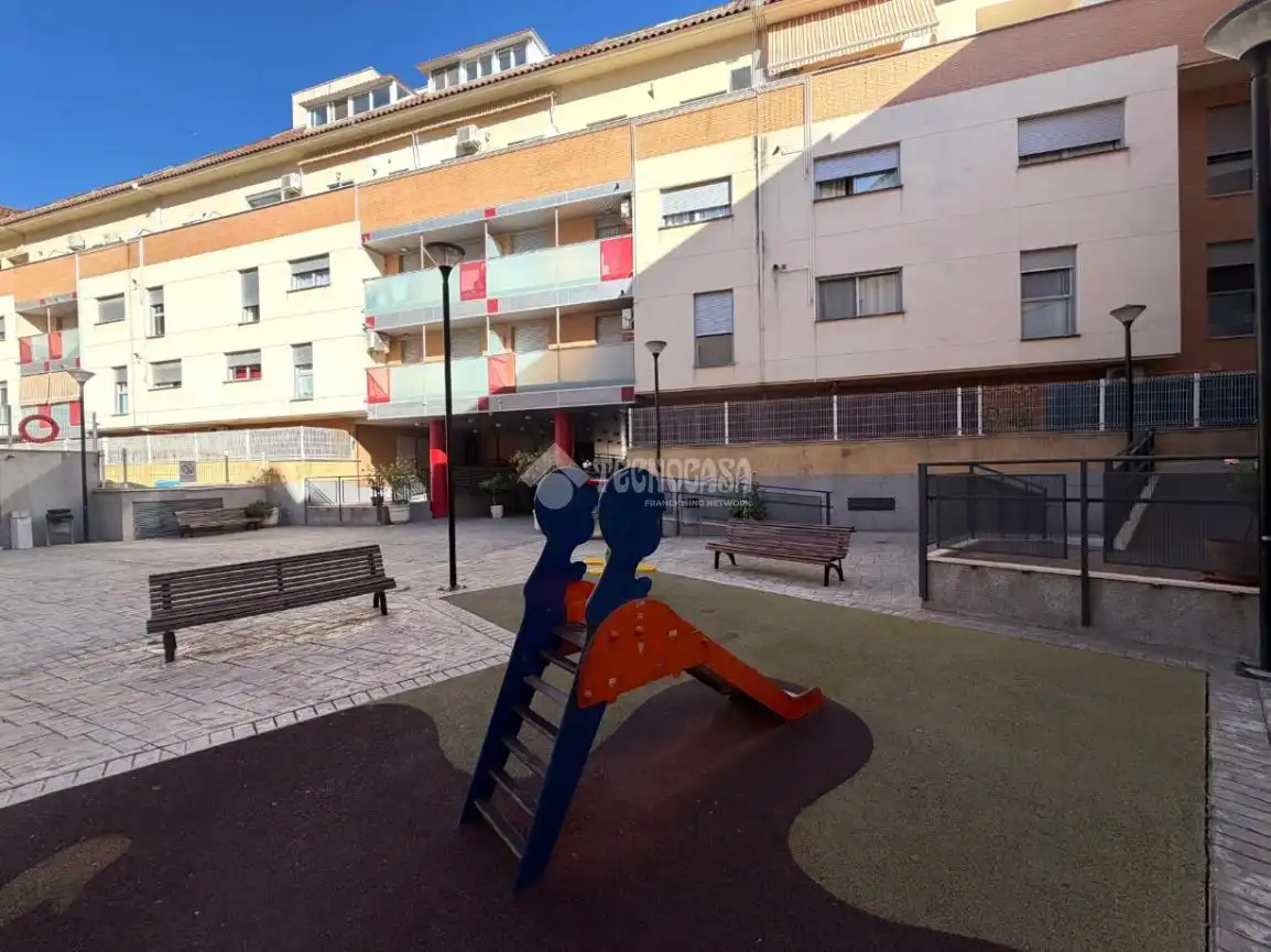 Vista exterior de Piso en venta en Valdepeñas con Aire acondicionado, Calefacción y Trastero