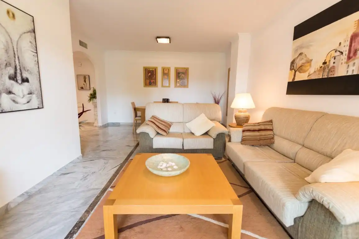 Sala de estar de Apartamento en venta en Marbella con Aire acondicionado, Terraza y Piscina