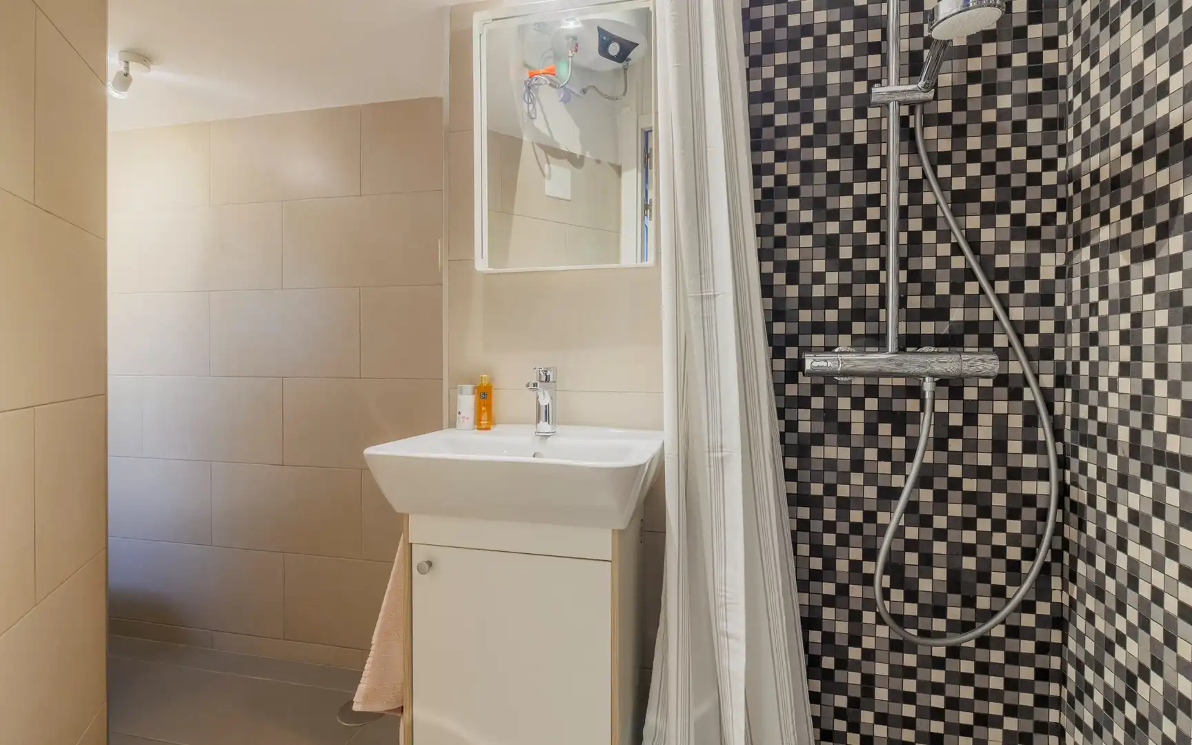 Baño de Piso de alquiler en Madrid con Aire acondicionado, Calefacción y Amueblado