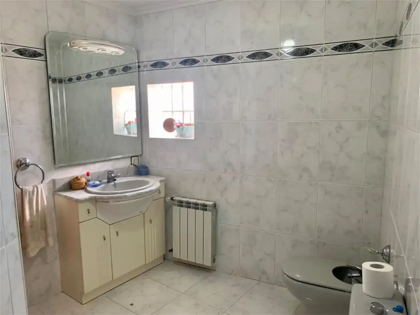 Baño de Piso en venta en Villaquejida con Trastero, Amueblado y Balcón