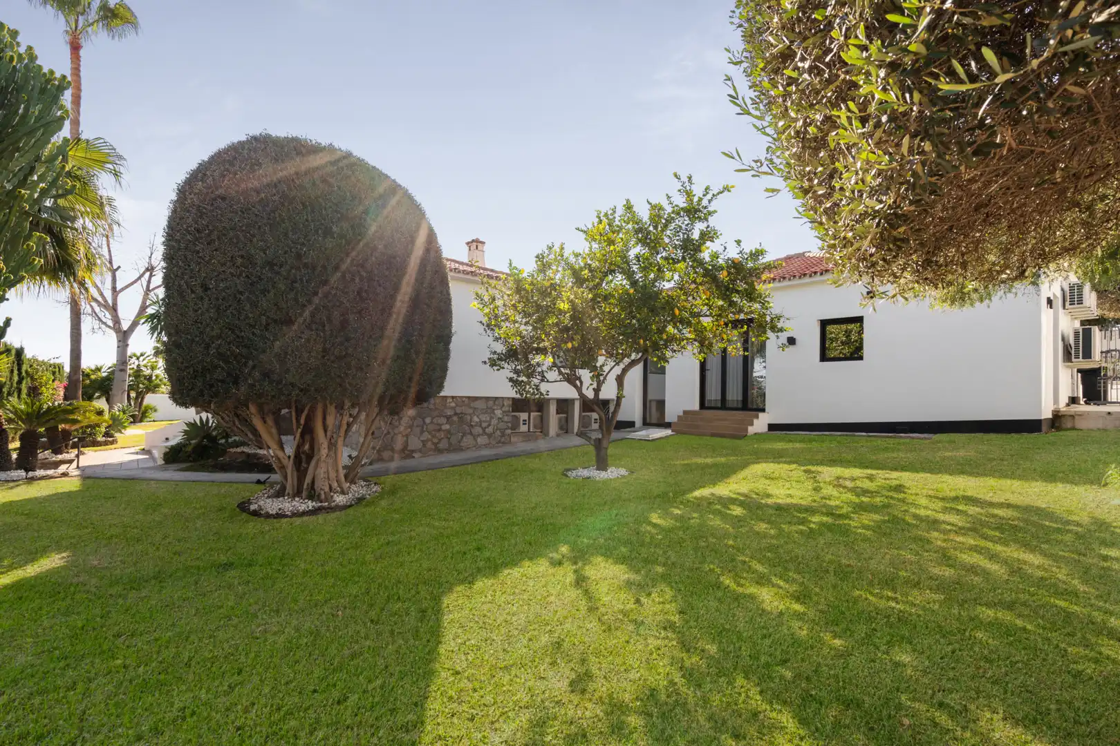 Jardí de Casa o xalet en venda en Marbella amb Aire condicionat, Calefacció i Jardí privat