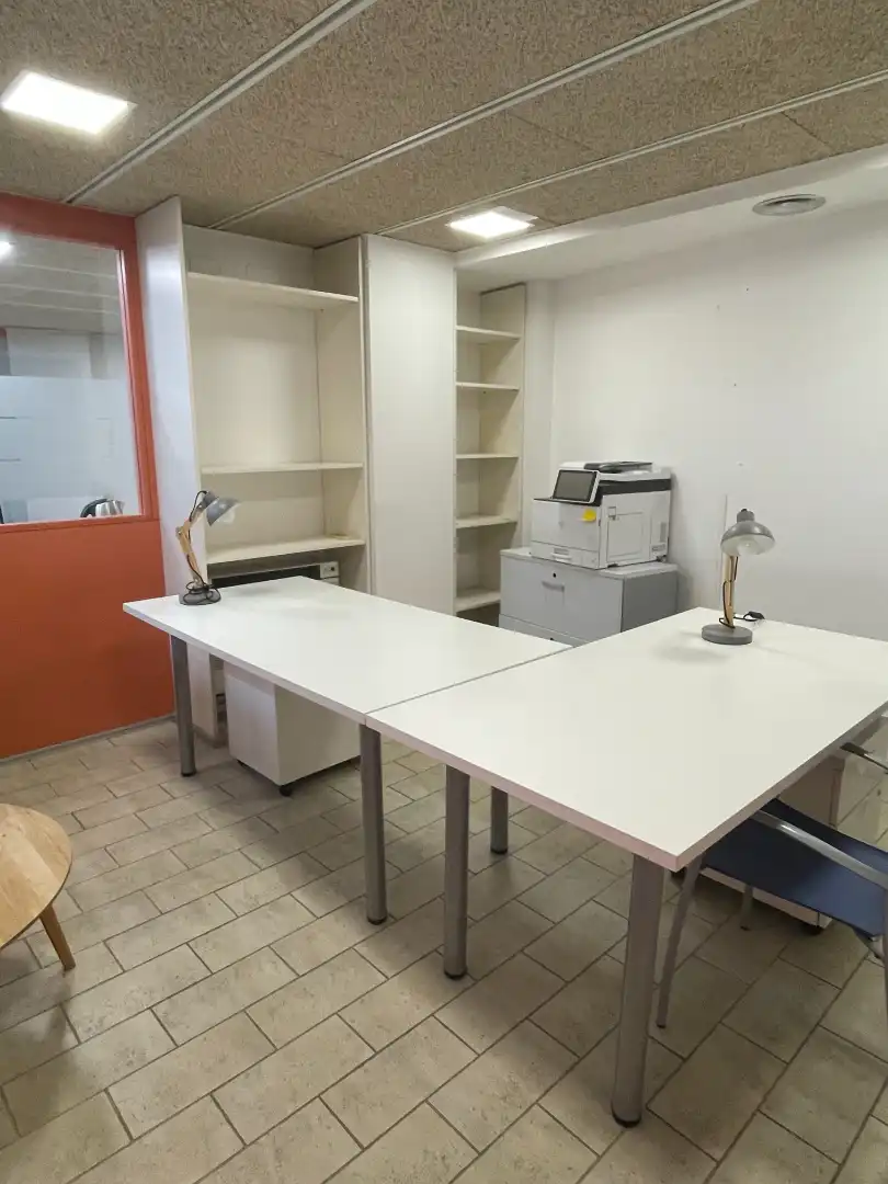 Büro zur Miete in Lleida mit Klimaanlage, Heizung und Abstellraum