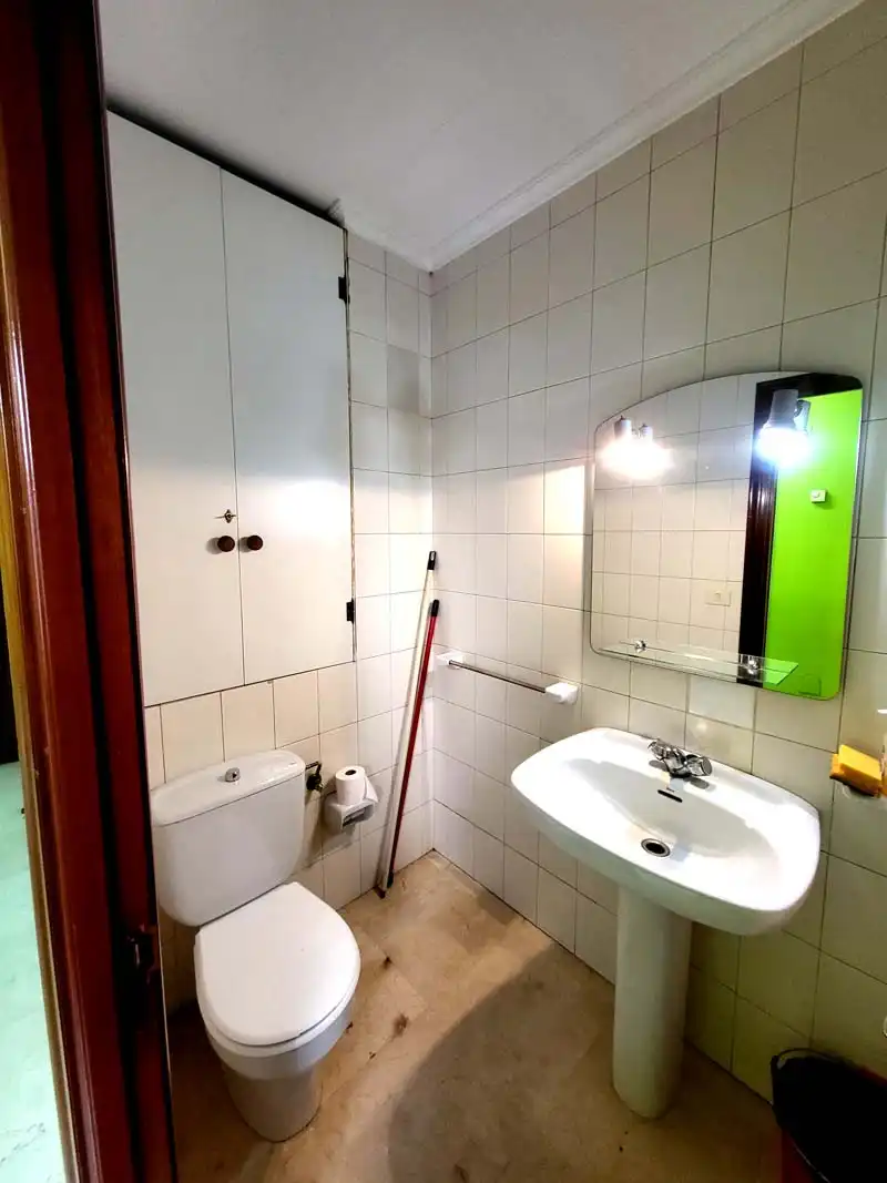 Badezimmer von Büro zur Miete in Vigo 