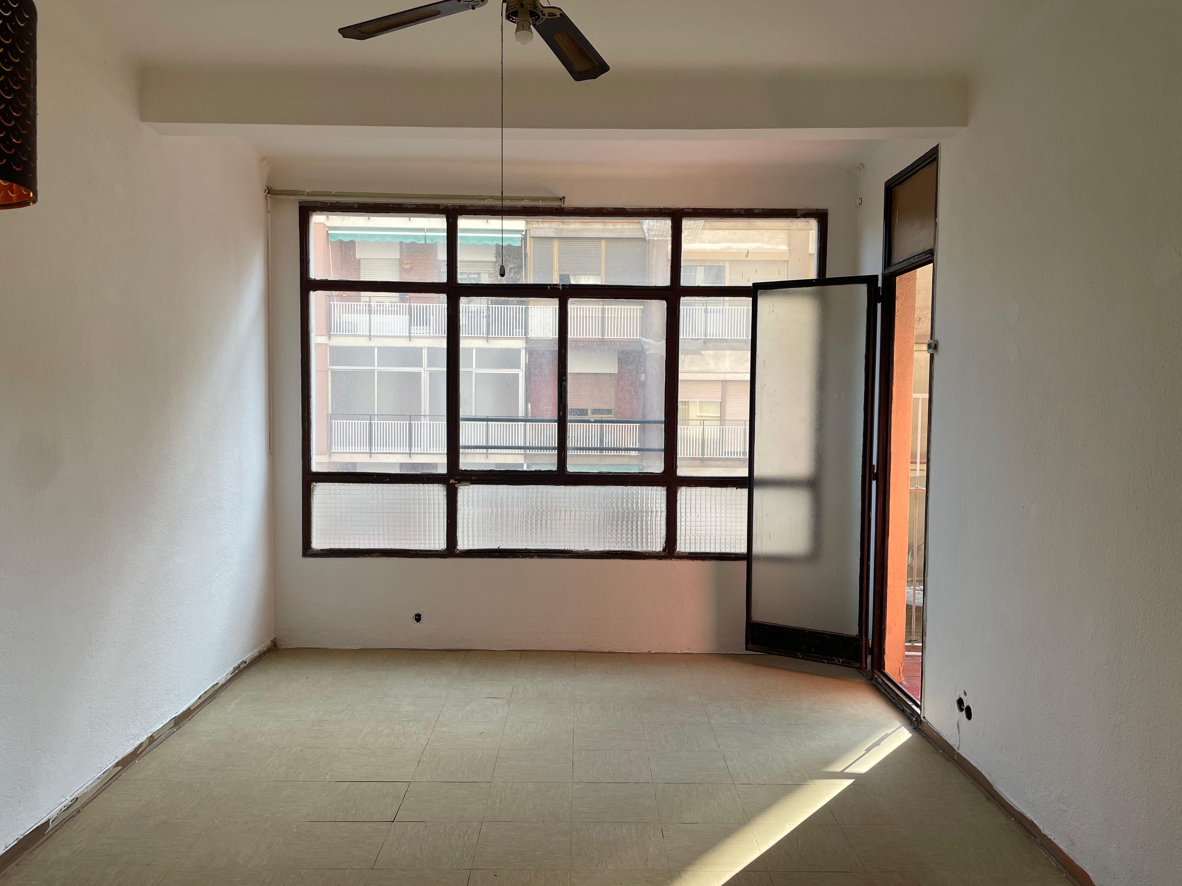 Flat for sale in L'Hospitalet de Llobregat  with Balcony