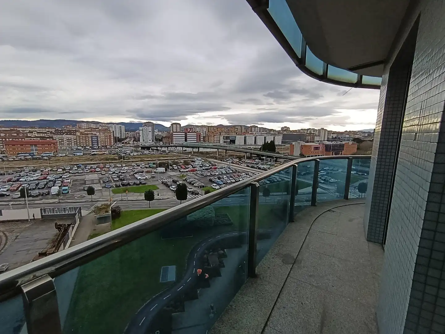 Vista exterior de Pis en venda en Gijón  amb Terrassa, Traster i Moblat