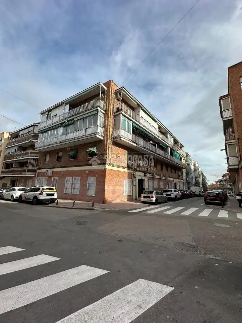 Vista exterior de Piso en venta en Madrid con Calefacción y Terraza