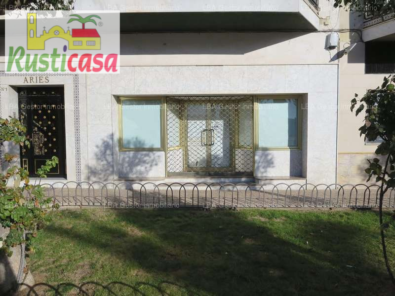 Vista exterior de Local en venda en Bailén