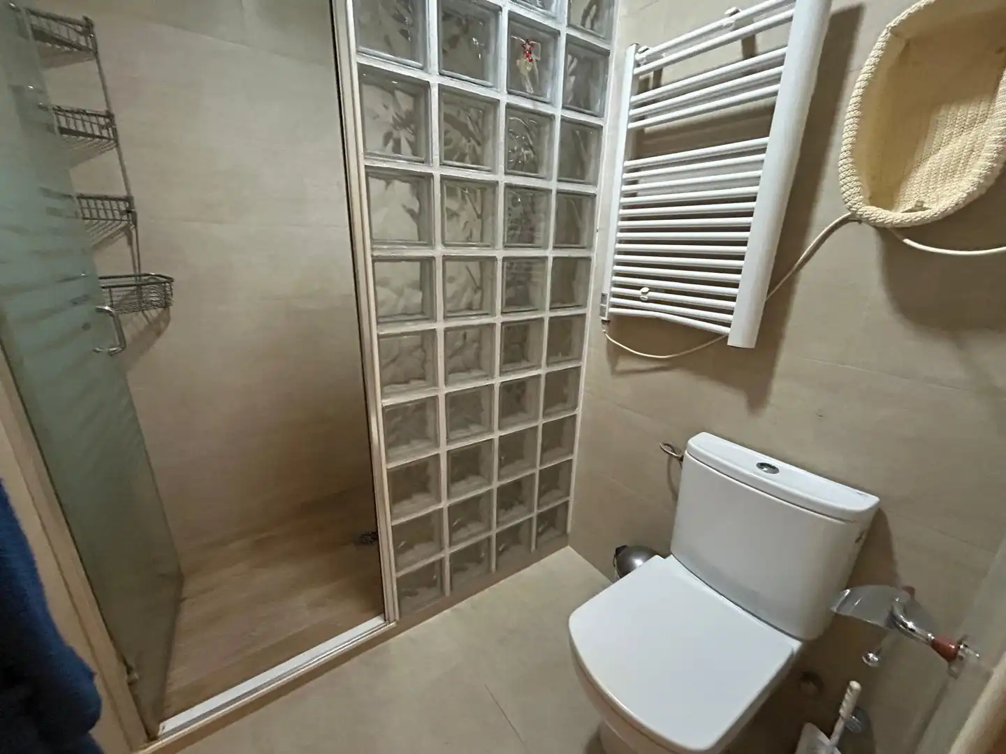 Baño de Casa adosada en venta en Barberà del Vallès con Calefacción, Jardín privado y Terraza