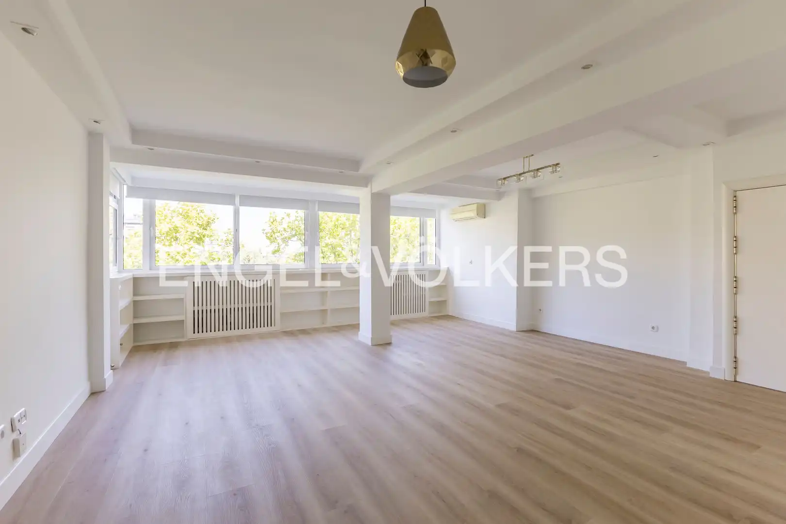 Sala d'estar de Pis de lloguer en Madrid amb Aire condicionat, Calefacció i Parquet