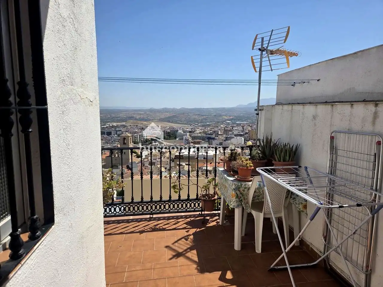 Vista exterior de Casa adosada en venda en Jaén amb Aire condicionat, Terrassa i Moblat