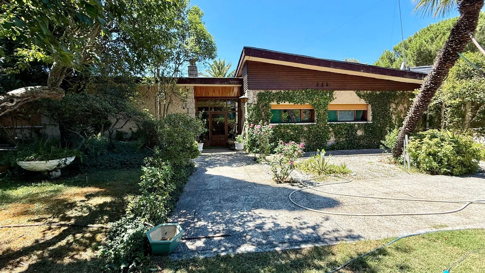 Vista exterior de Casa o xalet en venda en  Madrid Capital amb Aire condicionat, Calefacció i Jardí privat