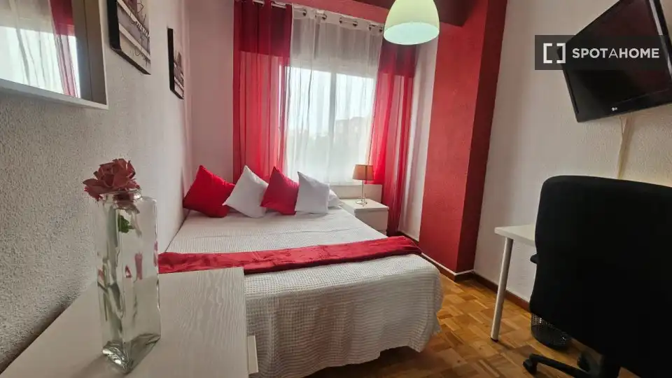Habitación de Piso de alquiler en Alcalá de Henares con Aire acondicionado, Calefacción y Amueblado