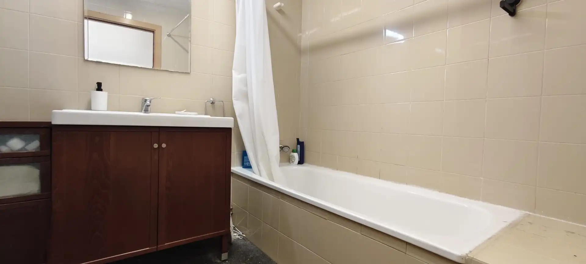 Baño de Piso en venta en Cervelló con Aire acondicionado, Calefacción y Amueblado
