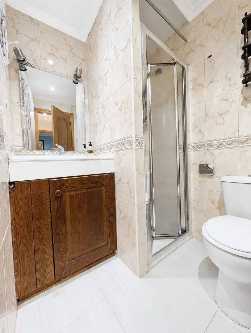 Bany de Apartament de lloguer en Boadilla del Monte amb Jardí privat, Terrassa i Traster