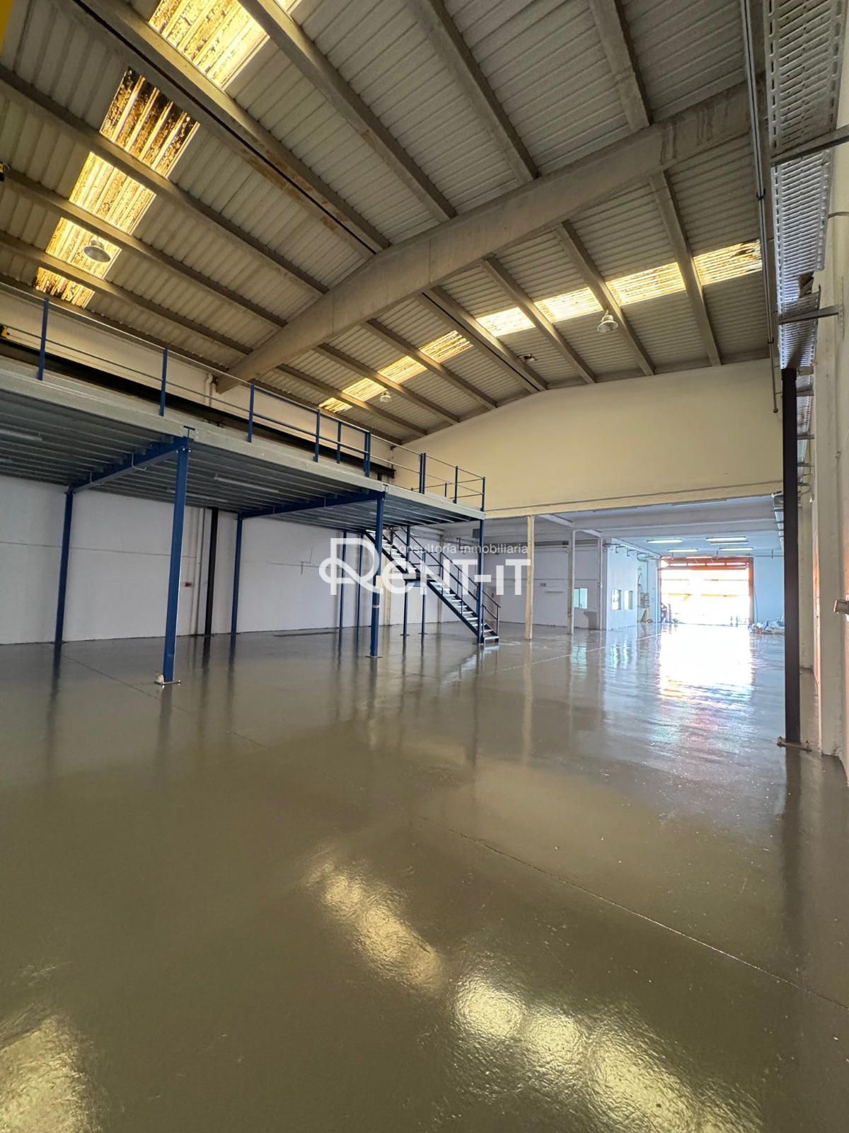 Industrial buildings to rent in Samontà, Sant Joan - TV3