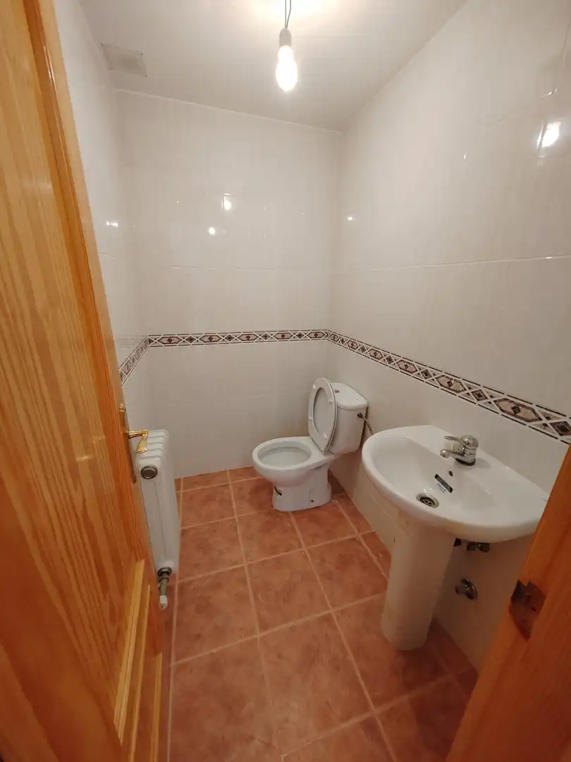 Baño de Casa o chalet en venta en Isuerre con Parquet, Piscina y Piscina comunitaria