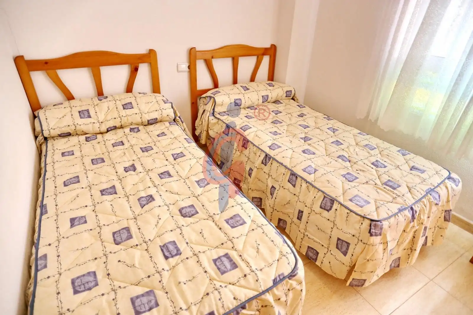 Habitación de Apartamento en venta en Guardamar del Segura con Terraza, Amueblado y Piscina comunitaria