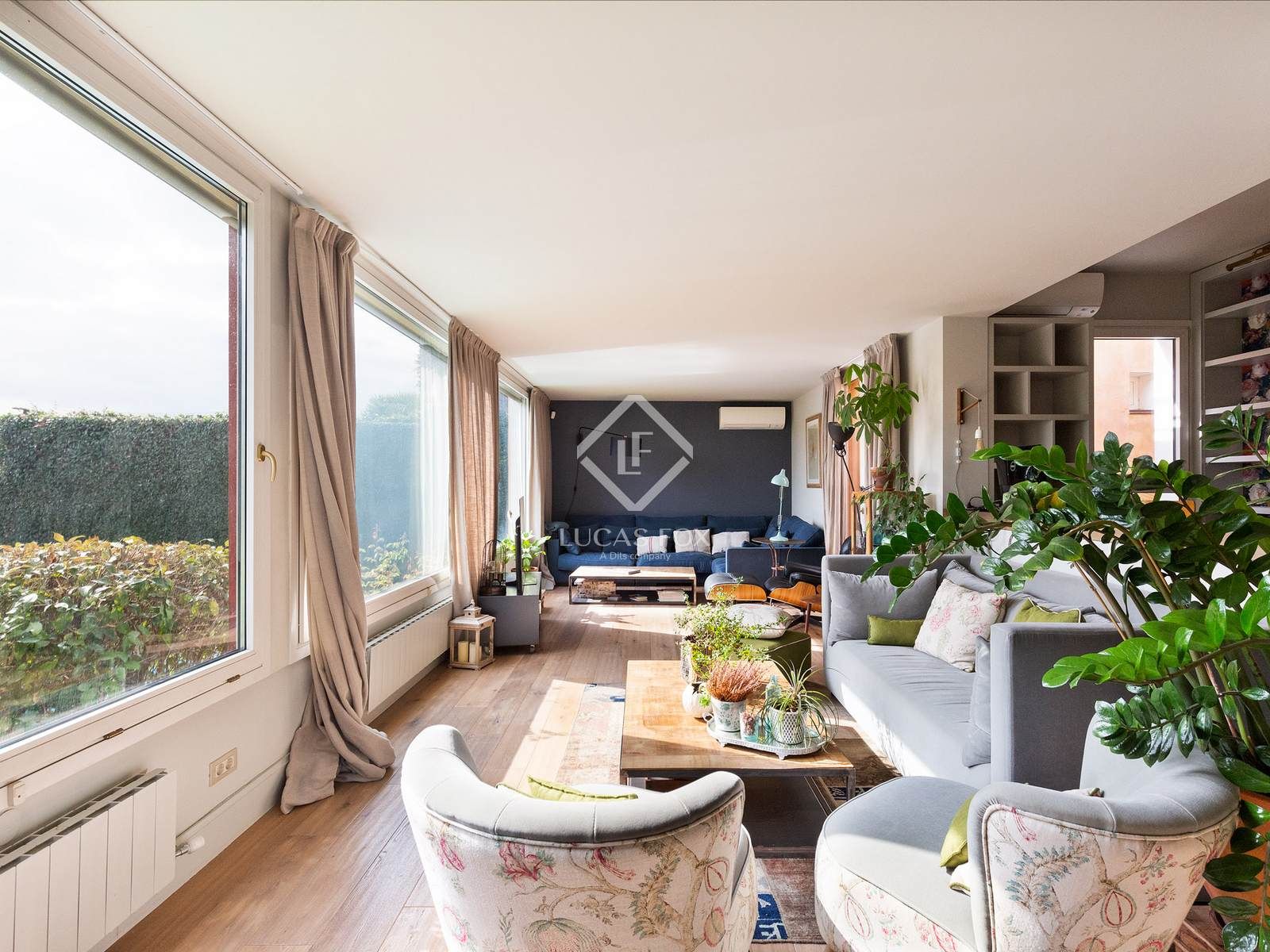 Living room of House or chalet for sale in Sant Cugat del Vallès  with Air Conditioner, Private garden and Storage room
