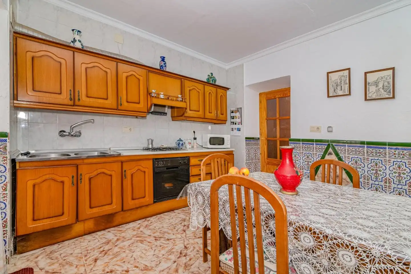 Cuina de Casa o xalet en venda en Chimeneas amb Terrassa, Moblat i Balcó