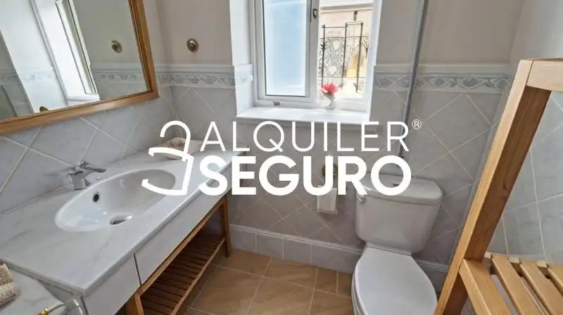 Bany de Pis de lloguer en Sevilla amb Aire condicionat
