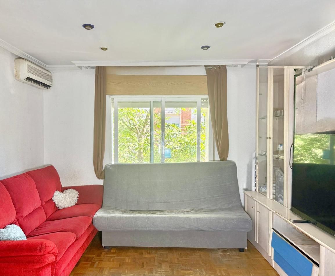 Bedroom of Flat for sale in  Madrid Capital  with Air Conditioner