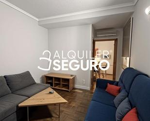 Living room of Flat to rent in  Madrid Capital  with Heating, Terrace and Furnished