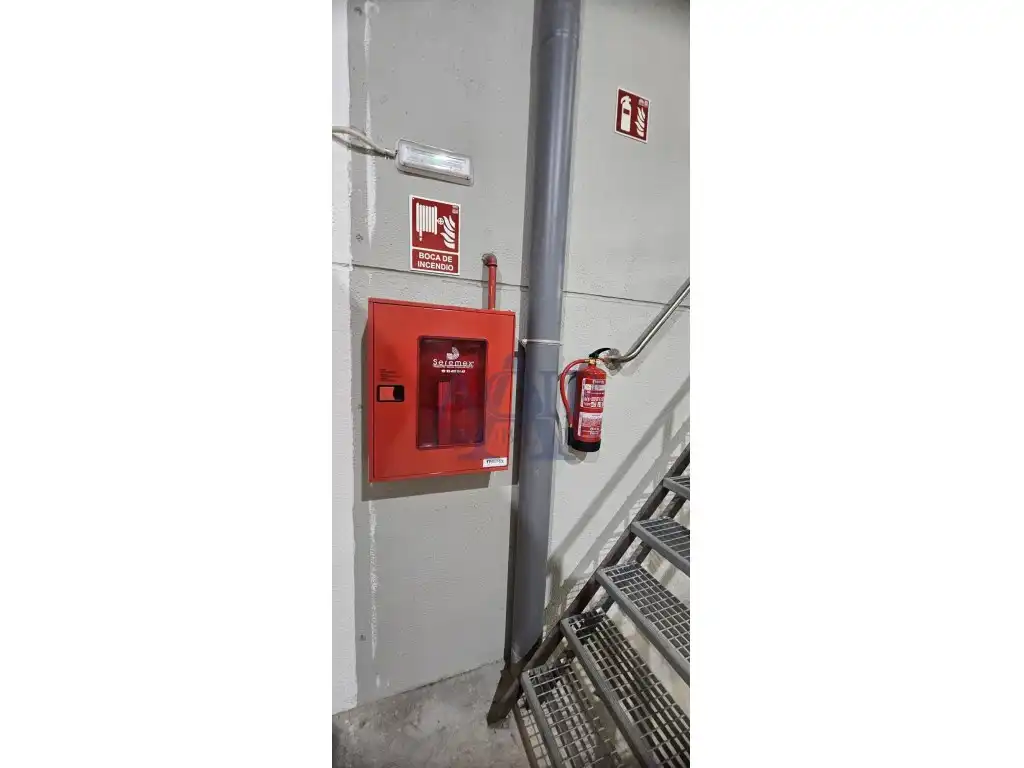 Fabrikhallen zur Miete in Badalona
