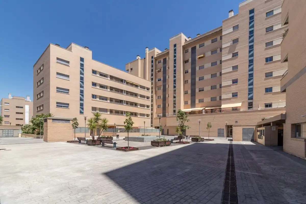 Flat for rent in Avenida DE LA ILUSTRACION, Campus de la Salud