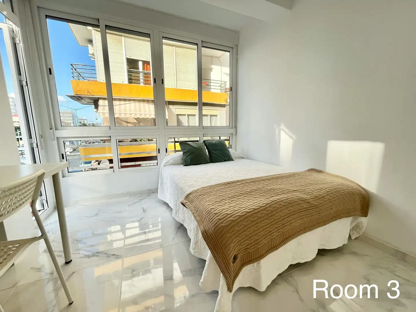Schlafzimmer von Wohnung zur untervermieten in Sevilla mit Möbliert, Waschmaschine und Fernseher