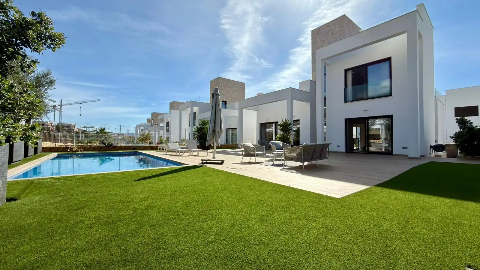 Chalet con piscina en venta en Calle EQUADOR, imagen 3