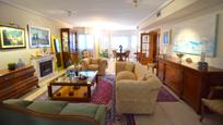 Sala d'estar de Casa adosada en venda en Pozuelo de Alarcón amb Aire condicionat, Terrassa i Piscina