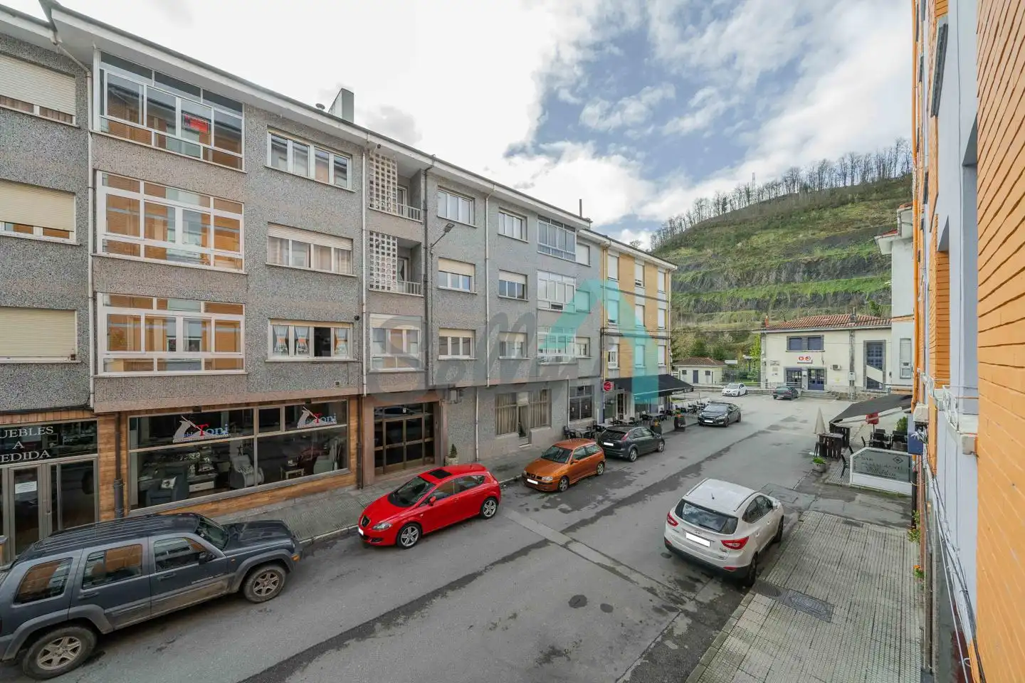 Außenansicht von Wohnung zum Verkauf in Aller mit Terrasse