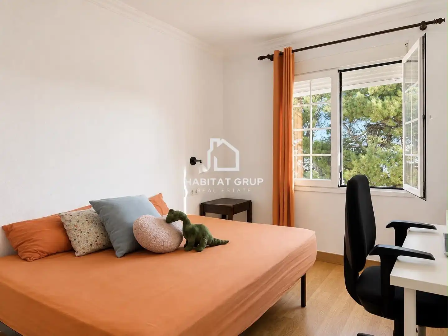 Bedroom of Flat for sale in Es Castell  with Air Conditioner and Terrace
