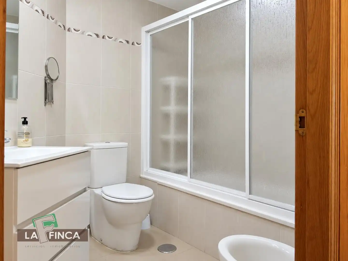 Baño de Estudio de alquiler en HUCA - La Cadellada