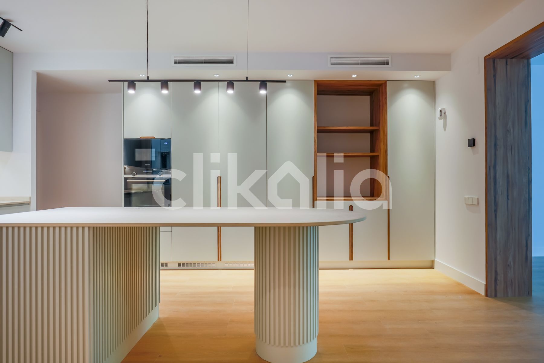 Kitchen of Flat for sale in  Madrid Capital  with Air Conditioner and Heating