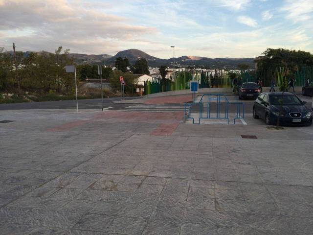 Local comercial en Alquiler en Manolo Lama en Cabra