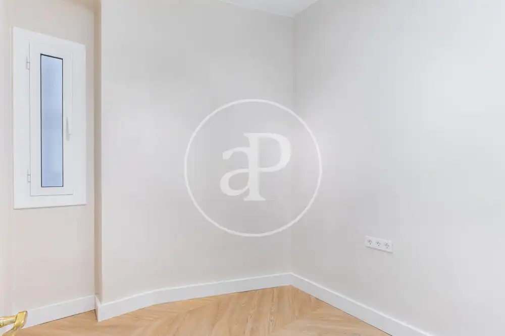 Bedroom of Flat for rent in Valencia  with Air Conditioner, Heating and Balcony
