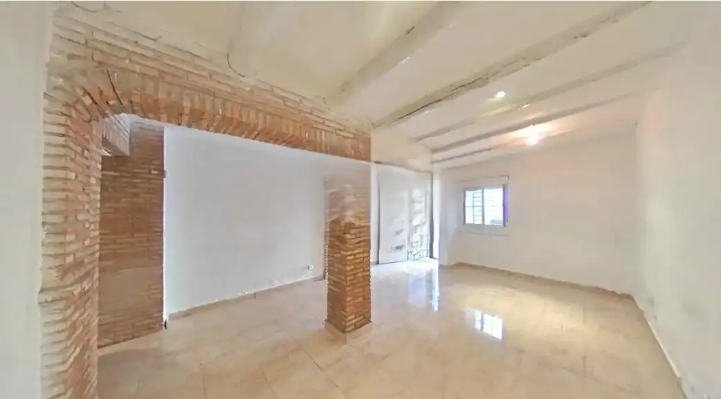 Casa adosada en venda a Calle la Constitución, Cadrete