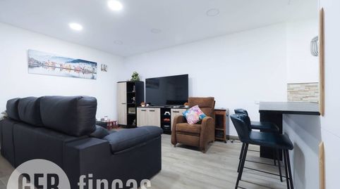 Casa con terraza y garaje