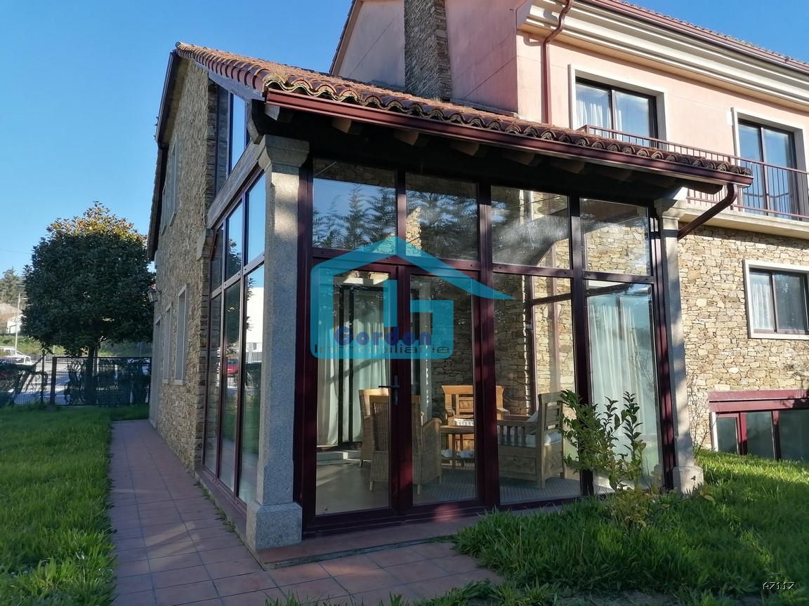 Vista exterior de Casa o chalet en venta en Santiago de Compostela  con Calefacción, Parquet y Terraza