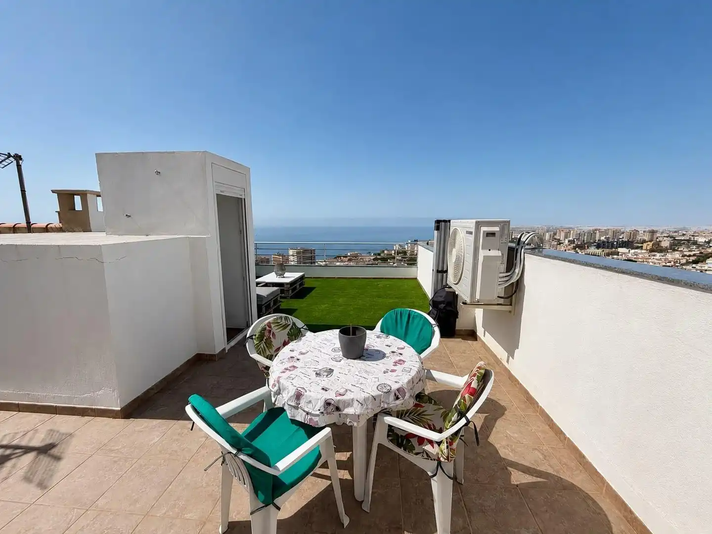 Terraza de Casa adosada de alquiler en Roquetas de Mar con Aire acondicionado, Calefacción y Terraza