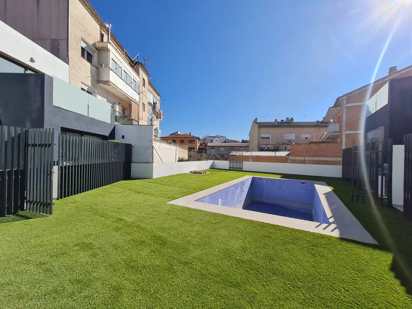 Piscina de Casa adosada en venda en Artés amb Aire condicionat, Calefacció i Terrassa