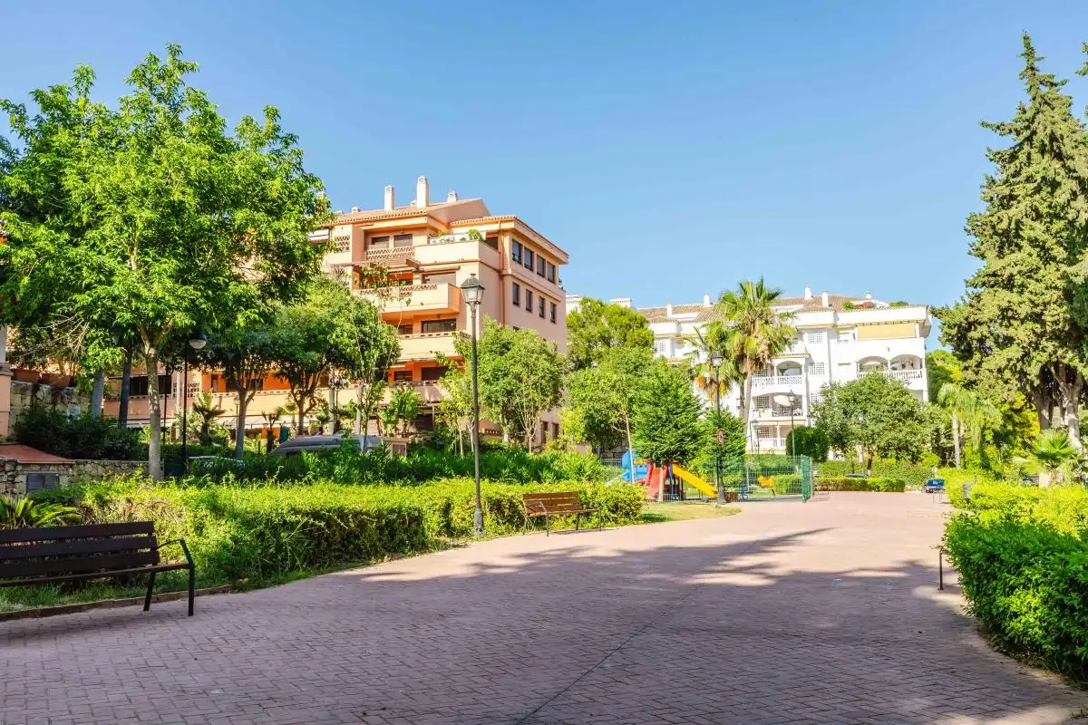 Vista exterior de Dúplex de lloguer en Marbella amb Aire condicionat, Calefacció i Jardí privat