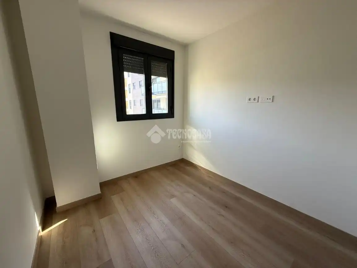Schlafzimmer von Wohnung zur Miete in Camas mit Terrasse und Abstellraum