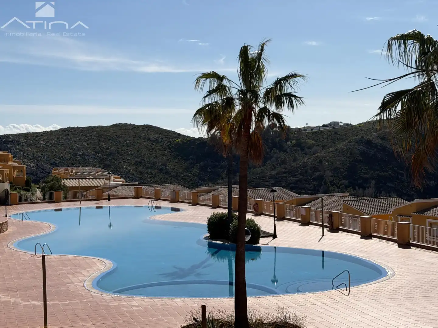 Schwimmbecken von Wohnungen zum Verkauf in Benitachell / El Poble Nou de Benitatxell mit Klimaanlage, Privatgarten und Terrasse